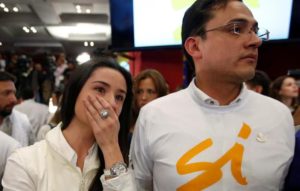 Pace in Colombia: i sostenitori del SÌ dopo il voto (foto: La Stampa)