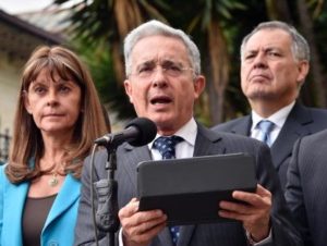 Pace in Colombia: l'ex presidente Álvaro Uribe (foto: La Repubblica)